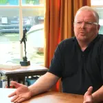 Jan Roos vrijgesproken van opruiing na uitspraken over Sunneklaas